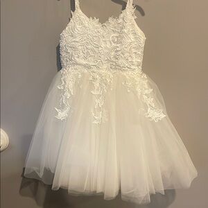 Elegant White Girl’s Flower Girl/Junior Bridesmaid Dress